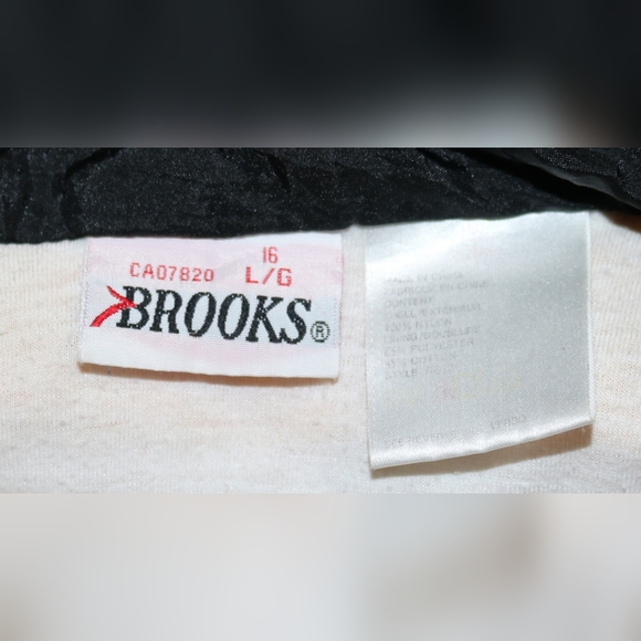 Brooks Windbreaker - Picture 5 of 5